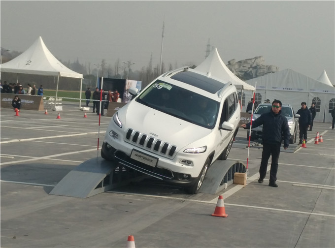 天泓集团全新Jeep自由光南京银杏湖试驾会圆满举行